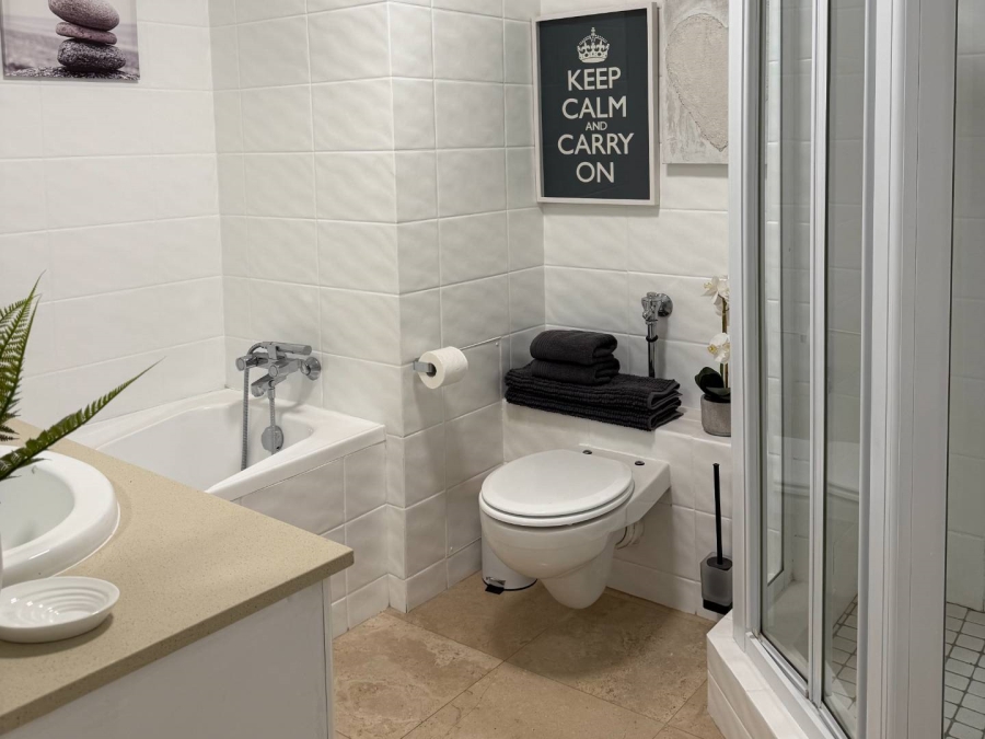 To Let 3 Bedroom Property for Rent in Sea Point Western Cape